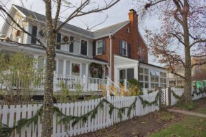 Christmas Décor by Greenstreet Gardens